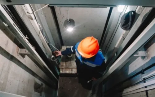 How Industrial Lift Downtime Impacts Productivity and Profitability